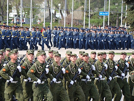 Каким будет повышение зарплаты военнослужащим в 2023 году: кому и на сколько поднимут довольствие