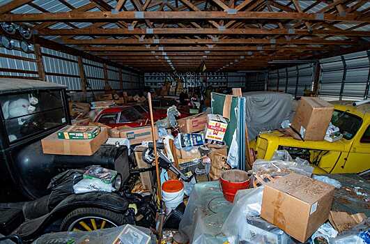 В Америке нашли гараж с десятками ретроавтомобилей и запчастями к ним