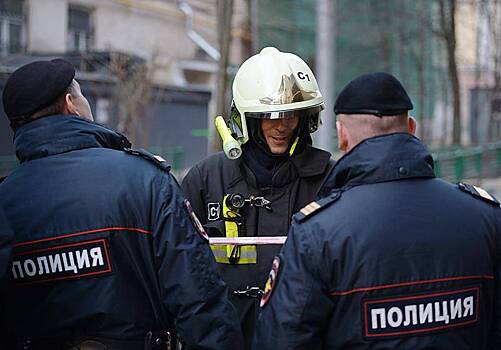 В аварийном жилом доме в российском городе рухнул потолок