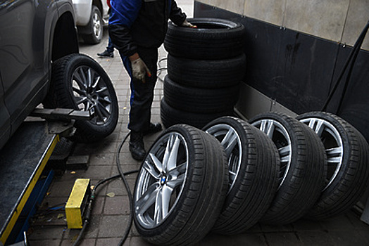 В шиномонтажных Москвы и Подмосковья рассказали о повышении спроса на услугу замены резины