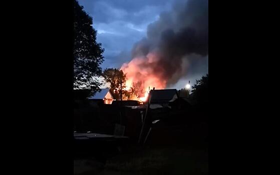 В Котельниче сгорел двухквартирный дом