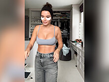 Бородина показала фигуру в топе без нижнего белья