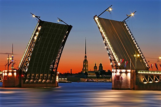 Разводные мосты и львы: смотрим, как Омск превратится в Санкт-Петербург