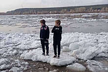 В Кемерове двух школьников спасли с отколовшейся льдины