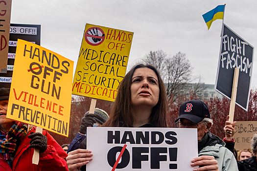 Либералы выпустили когти: акции в США против Трампа прошли под украинскими флагами