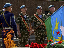 В Ижевске прошел митинг к юбилею воздушно-десантных войск России