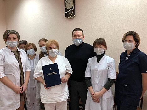 Андрей Воробьев вручил Почетную грамоту облдумы саратовской больнице