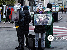 Зоозащитники принесли в центр Киева телевизоры с жестокими кадрами эксплуатации животных