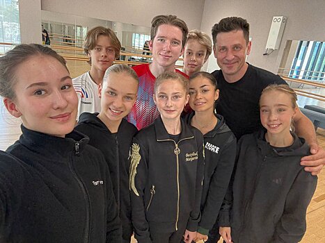 Железняков опубликовал фото с фигуристами группы Тутберидзе. Он ушел из команды в 2023 году