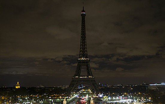 Эйфелева башня без подсветки и пять минут на душ. Европа начинает экономить электроэнергию