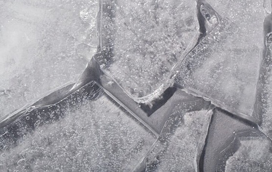 Опасный улов: в Новосибирске заметили массовый выход на тонкий лёд