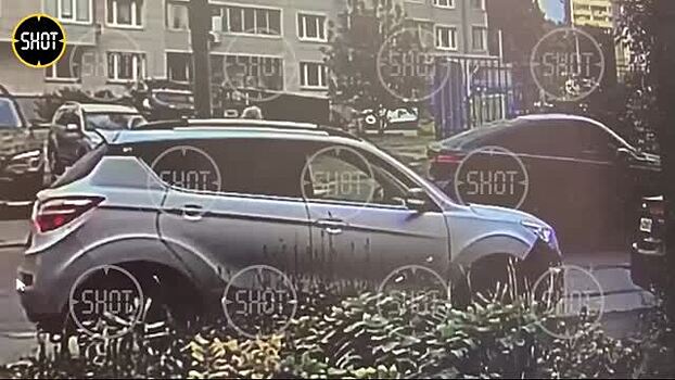 Пенсионерка подожгла автомобиль сотрудника Минобороны в Москве