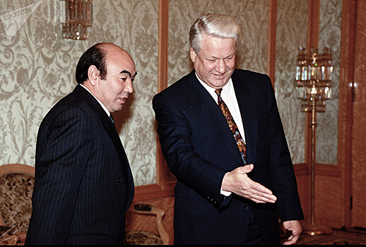 Ложки Ельцина "на голове Акаева" — вся правда от очевидца Феликса Кулова