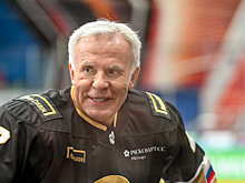 Вячеслав Фетисов: «Мы умели делать клюшки из елок в свое время. Смотришь в окно, какая большая елка выносится, и сразу бежишь. Она бросала очень хорошо, амортизация получалась»