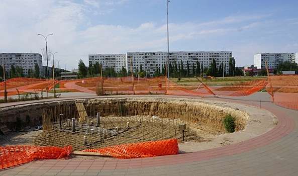 В будущем парке под Волгоградом обустраивают новый фонтан