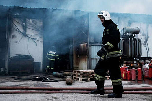 МЧС сообщило о ликвидации открытого горения в административном здании в Москве
