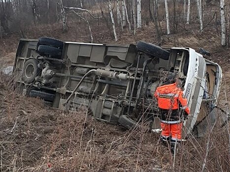 Автобус с 25 пассажирами перевернулся в Хабаровском крае