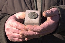 Мужчина нашел в парке древнеримскую монету