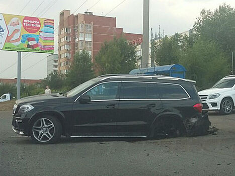 Авария в Оренбурге: у «Мерседеса» оторвало колесо