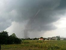 Гигантский смерч под Петербургом попал на видео