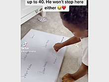 Двухлетняя девочка научилась читать и писать на четырех языках