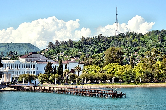 Абхазия ужесточила запреты на фоне COVID-19 после наплыва туристов