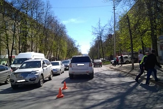 Женщина за рулем элитной иномарки сбила 10-летнюю девочку