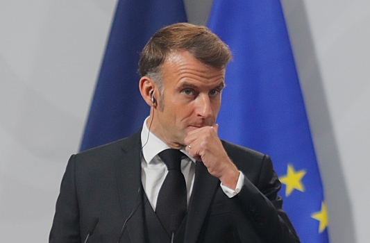 Захарова посоветовала Макрону помыться, чтобы спастись от клопов