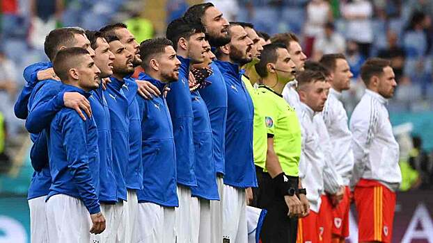 Маркизио сказал, что всем игрокам сборной Италии стоило встать на колено. Позже он добавил, что должна быть свобода выбора