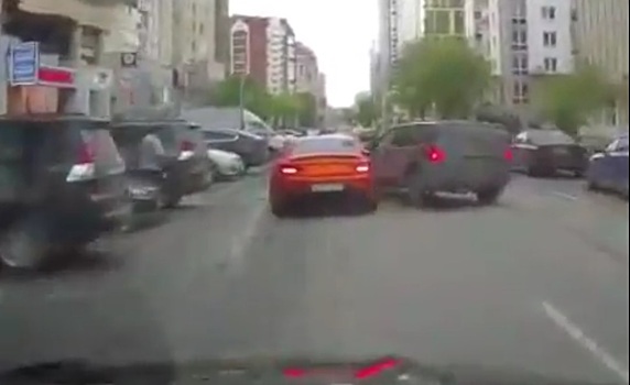 Появилось видео, как сын Игоря Алтушкина разбил Mercedes за несколько миллионов рублей