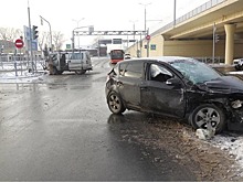 На Московском проспекте три человека пострадали в ДТП с микроавтобусом (фото)
