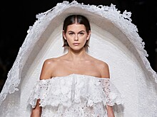 Цветы английского сада, любовное послание Юберу де Живанши и Гербер-невеста на показе Givenchy Couture