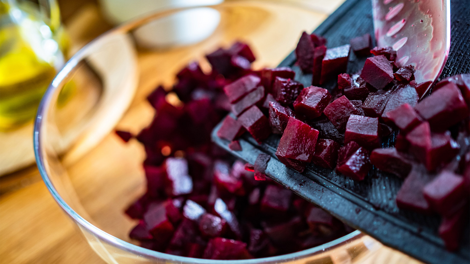 Красная моча после свеклы: стоит ли идти к врачу?