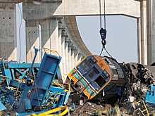 Более 28 человек погибли при падении строительного крана на поезд в Таиланде