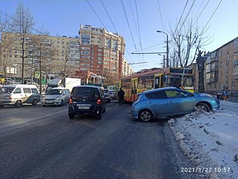 Владивосток застрял в пробках из-за прошедшего снегопада