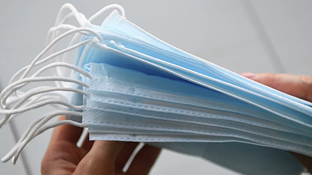 В РФ призвали обязать магазины выдавать покупателям маски