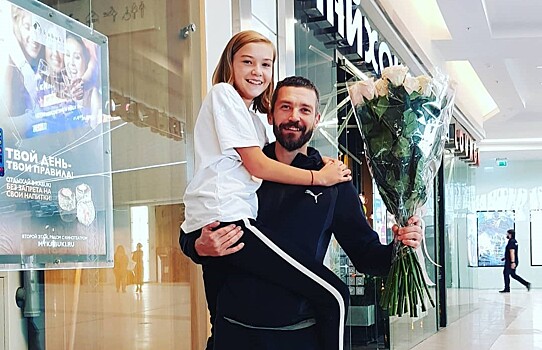 Солист Uma2rman Владимир Кристовский нежно поздравил дочь с 15-летием