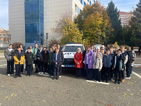 В Оренбургской области сотрудники Госавтоинспекции провели экскурсию для учащихся лицея