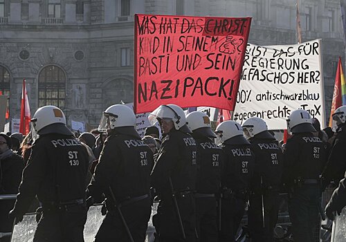 Австрийцы протестуют против нового правительства