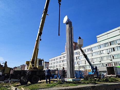 В Новосибирске демонтированную стелу к 45-летию Победы вернут на прежнее место