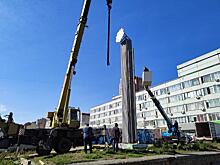 В Новосибирске демонтированную стелу к 45-летию Победы вернут на прежнее место
