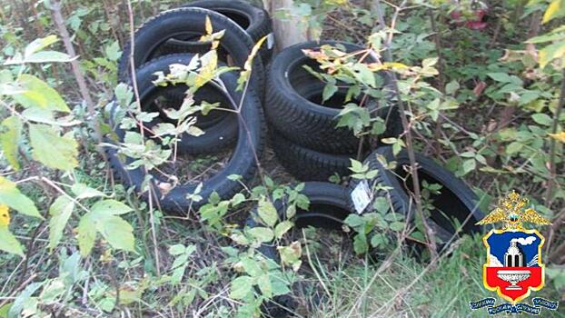 В Алтайском крае кладовщик магазина автотоваров уличён полицейскими в краже 32 шин