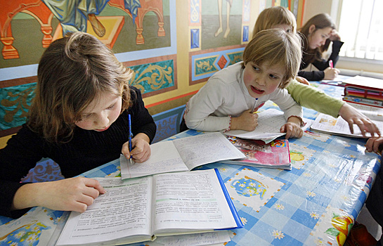 Количество детей-сирот в Москве сократилось почти в два раза