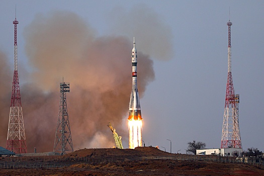 Рисунки детей впервые украсили поверхность ракеты с пилотируемым кораблем