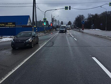 На М-10 произошло ДТП с участием трёх автомобилей