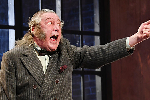 «Пьяный вышел на сцену, путал текст»