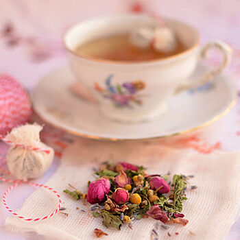 Чай, выручай! 12 травяных чаев от лишнего веса, разбитого сердца и любой проблемы