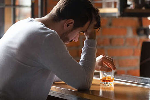 Врач Холдин: регулярное употребление спиртного является признаком алкоголизма