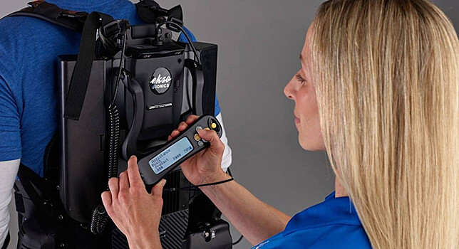 Сотрудники Ford надели экзоскелеты