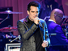 Лидер Panic! At the Disco признался в нетрадиционной сексуальной ориентации